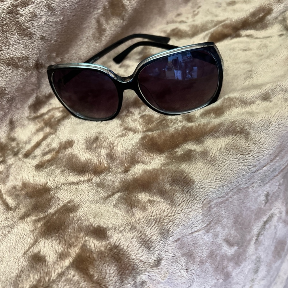 Chic Black Sunglasses